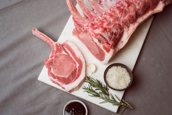 Tomahawk-Steak - Dry Aged - vom "Wohlfühlschwein"